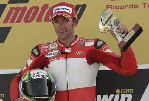 O Troy Bayliss νίκησε τον τελευταίο αγώνα της εποχής των 990cc