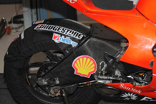Εντυπωσιακό το ψαλίδι από ανθρακόνηματα που δοκιμάζει η Ducati