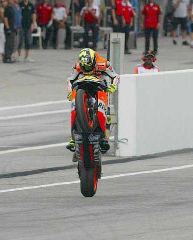 Ένα φιλί στα... όρθια για την Honda RC211V
