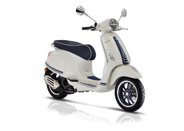 Vespa Primavera Yacht Club