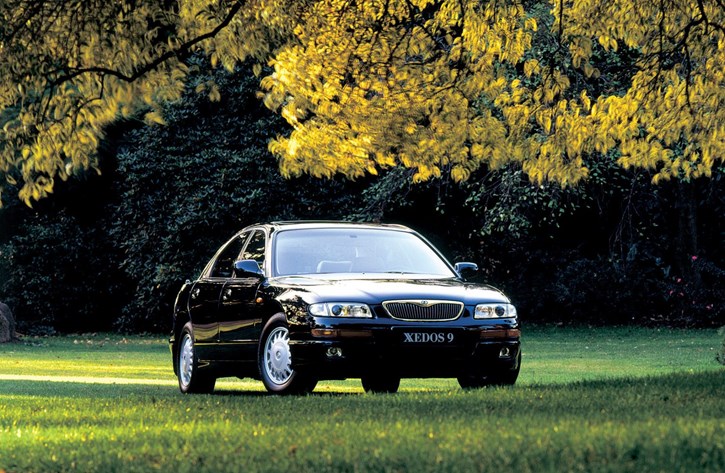 Το Mazda Xedos-9 του 1995 ήταν το πρώτο μοντέλο παραγωγής με κινητήρα που βασιζόταν στον κύκλο του Miller