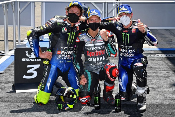Ήταν η ώρα της Yamaha, η οποία - απόντος του Marc - κατάφερε να κερδίσει και τις τρεις θέσεις στο βάθρο της Jerez!