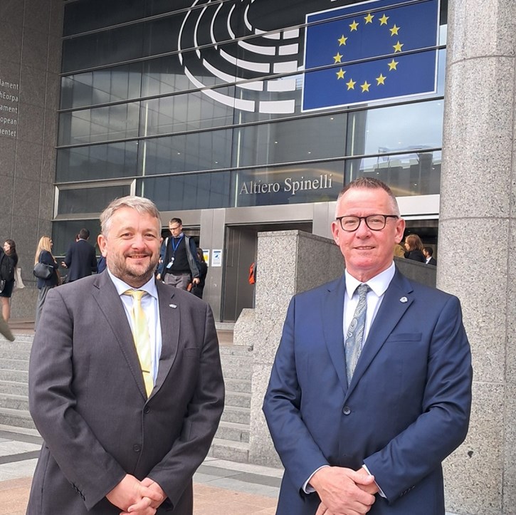 Chris Hodder (Διευθυντής Δημοσίων Σχέσεων της FIM) και Wim Taal (Γενικός Γραμματέας της FEMA)